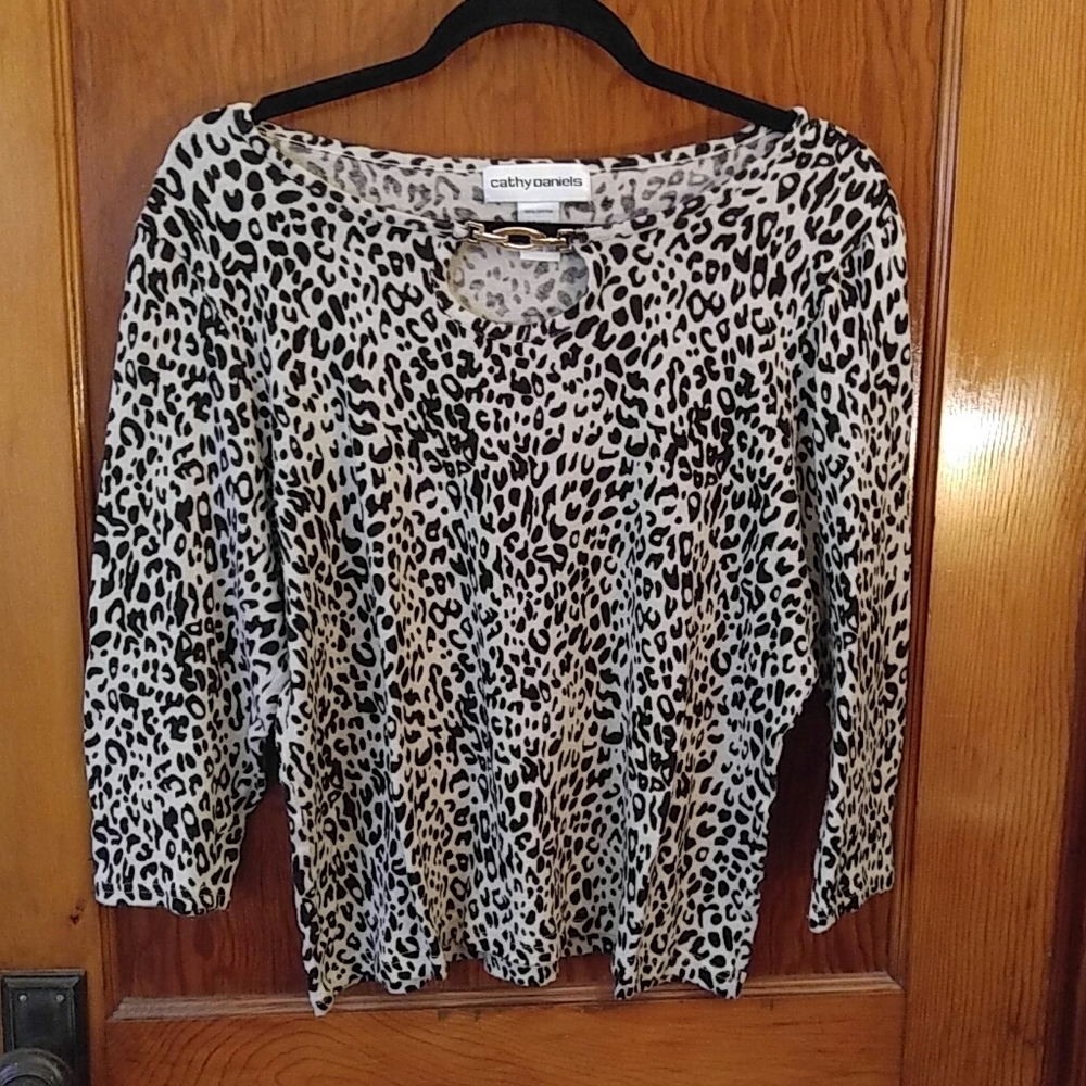 Print sweater with accent